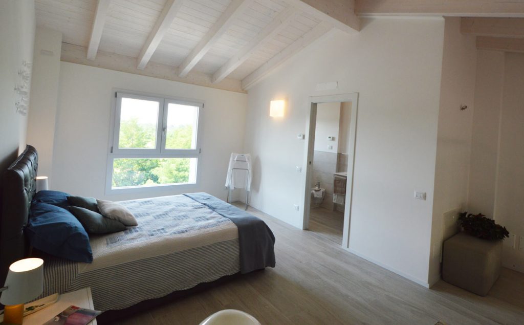 FERRETTICASA-CAMERA-CON-BAGNO-QUADRILOCALE
