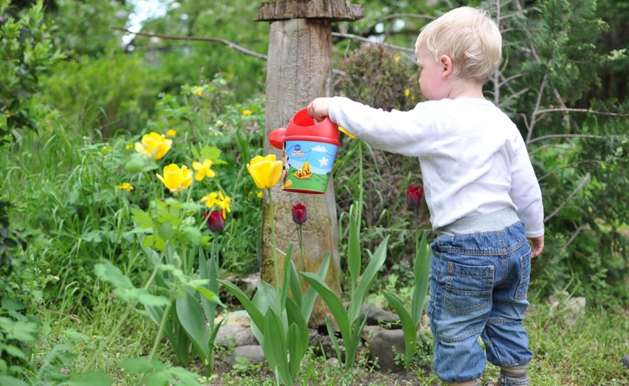 bambini-giardino-ferretticasa